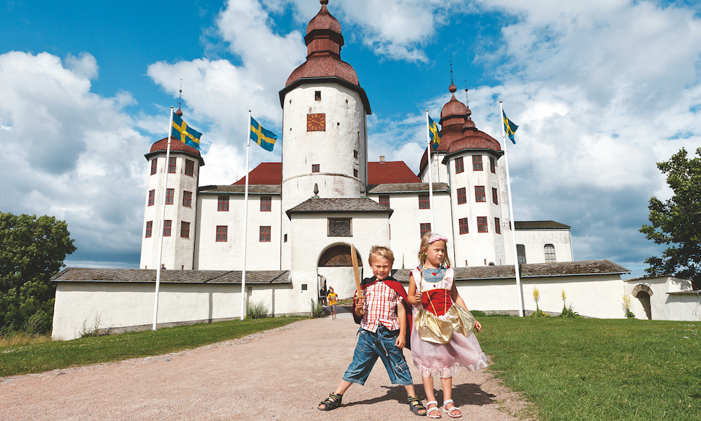 Herskapelig: Et ekte slott i vakre omgivelser – og populært blant både store og små. Foto: Petter Magnusson