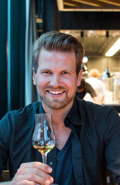 «Foodie» Anders Husa (32) vet hva som er verdt å vite om restaurantverdenen i Oslo for tiden og deler gjerne sine tips. Foto: Arnold Lan