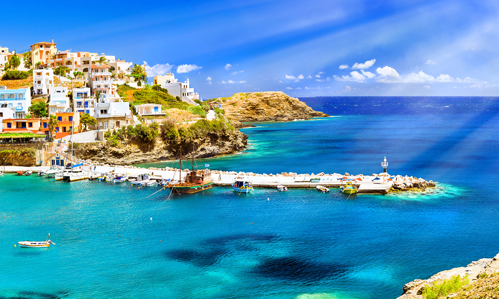 Den store øya i Middelhavet byr på alt fra hektiske ferieresorter til søvnige fiskerlandsbyer. Foto: iStock