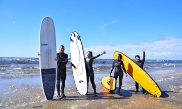 Surfekulturen står sterkt langs Sveriges vestkyst, enten du vil prøve SUP, wakeboard eller brettsurfing. Foto: Mari Bareksten 