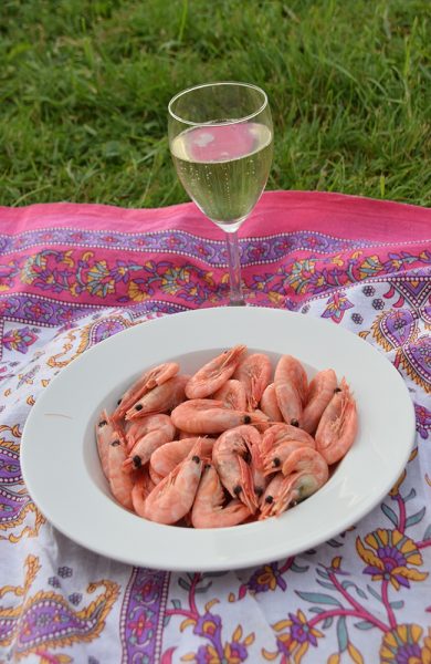 På glamping er øl og pølser byttet ut med prosecco og reker! Foto: Mari Bareksten 