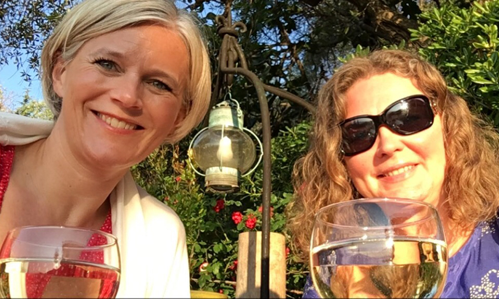 Venninne Kari og Sophie har vært på flere ferier sammen, og gleder seg til å teste sykkelferie sammen for første gang. Foto: Privat