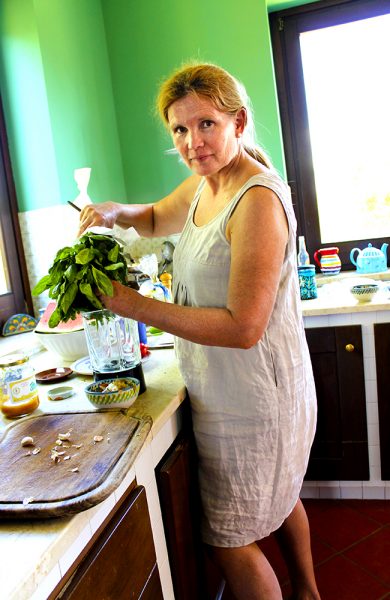 Hjemme i Caltanissetta disker Sissel opp med tradisjonsrik, hjemmelaget mat. Foto: Ida Anett Danielsen 