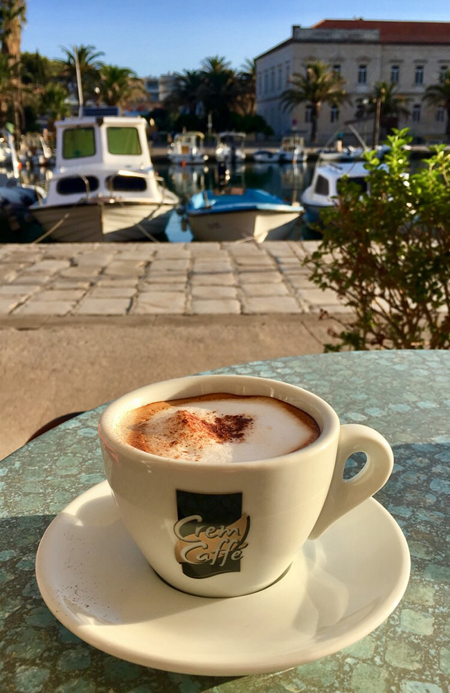 Morgenkaffe i havnen. Foto: Kari Wallem Bøe