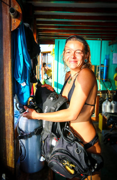 Faustine Hoffman elsker å ta med seg turister for å oppleve Komodo nasjonalpark under vann. Foto: Preben Danielsen
