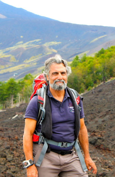 Fotturen blir ekstra spennende sammen med den kunnskapsrike guiden Edward Tronchet. Foto: Ida Anett Danielsen