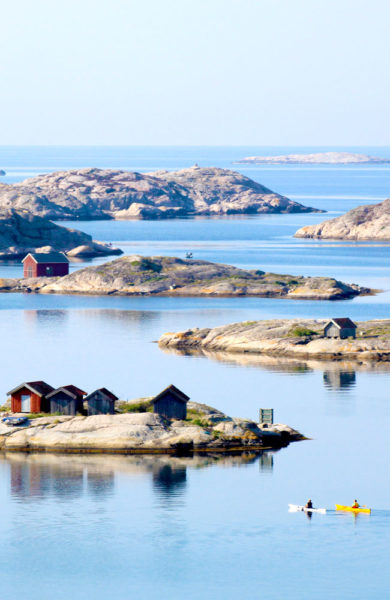 Grebbestad er en populær sommerby for nordmenn, som gjerne også kommer båtveien – eller havets E6 som det kalles om sommeren. Foto: Ingela Holgersson 