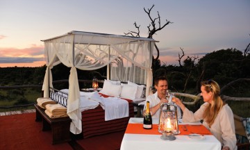 Man må ikke være på bryllupsreise for å nyte en romantisk natt under Afrikas endeløse stjernehimmel. Foto: Ronny Frimann
