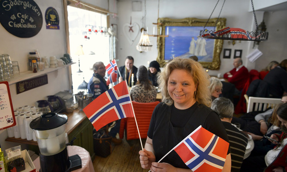 Louise Ohlén i Södergårdens Café gleder seg til Rättvik skal bli fullt av nordmenn under Ski-VM i nabobyen. Foto: Gjermund Glesnes