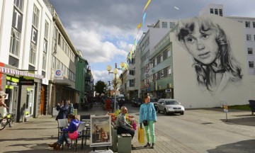 Hafnarstræti er hovedgata i Akureyri og et sted du garantert vil gå innom i løpet av oppholdet i Nord-Islands hovedstad. Foto: Gjermund Glesnes