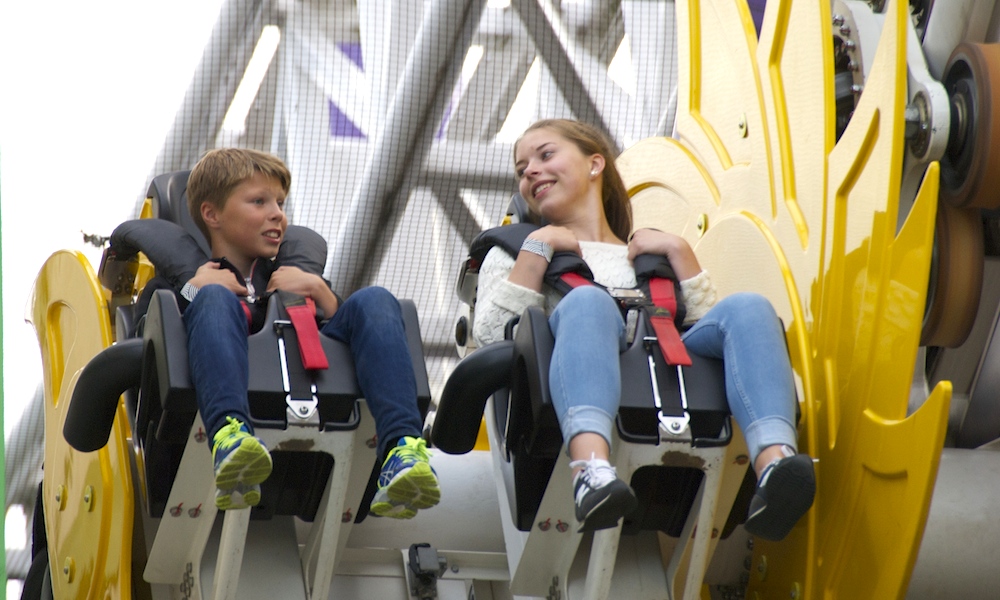 Klar, ferdig, la det stå til: "Insane" er en av de heftigste berg- og dalbanene i parken. Foto: Testpanelet