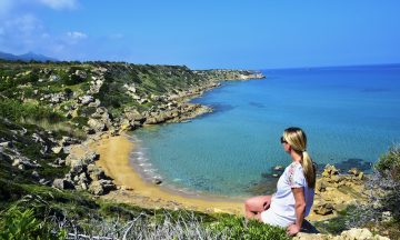 Fotovennlig: Nord-Kyproser full av vakre bukter som dette, med turkist hav og solgyllen sand. Øya har 300 dager med sol og gode temperaturer året rundt. Foto: Ronny Frimann