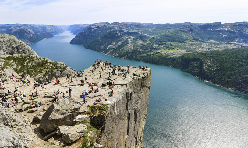 10 Preikestolen